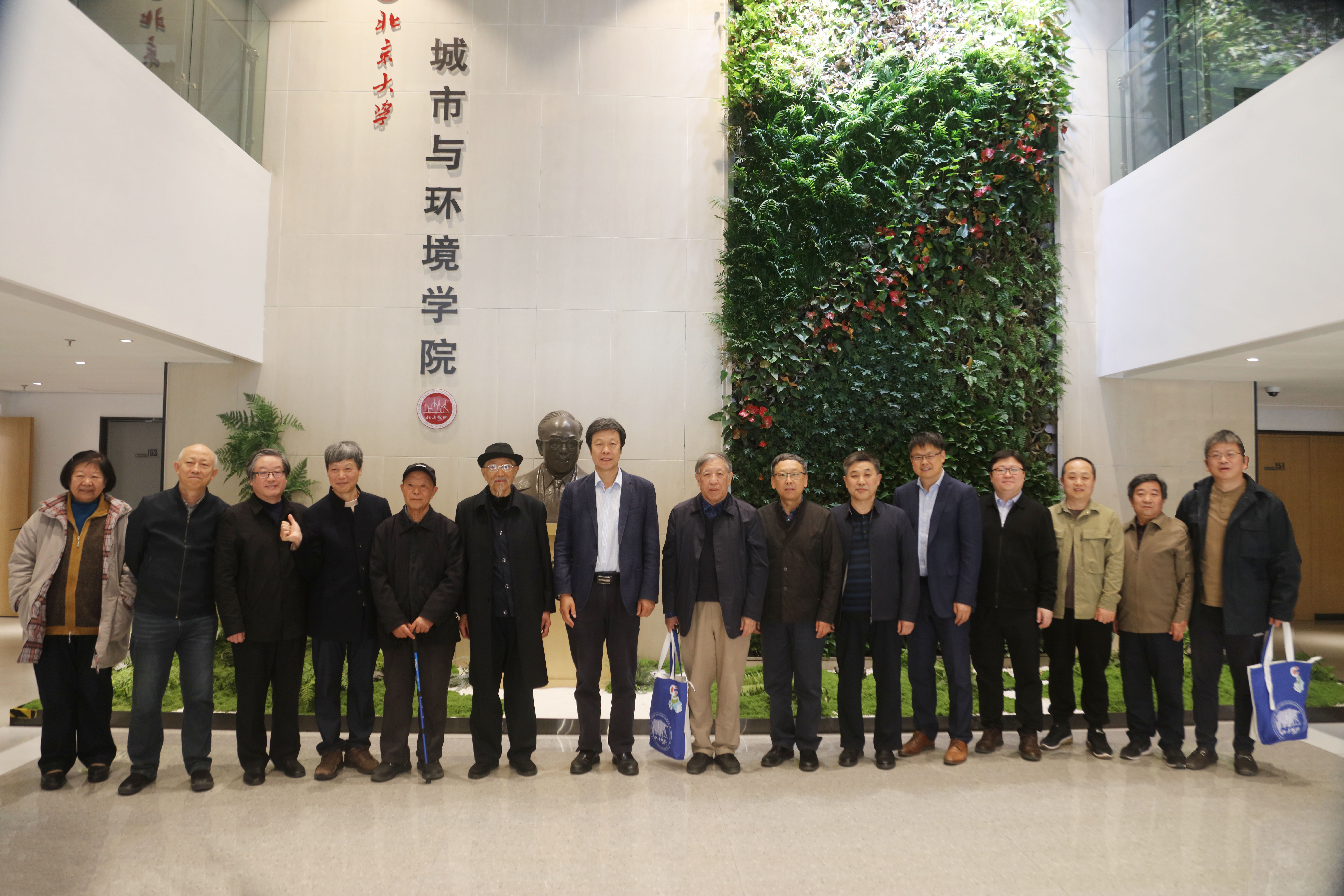 15合影.jpg