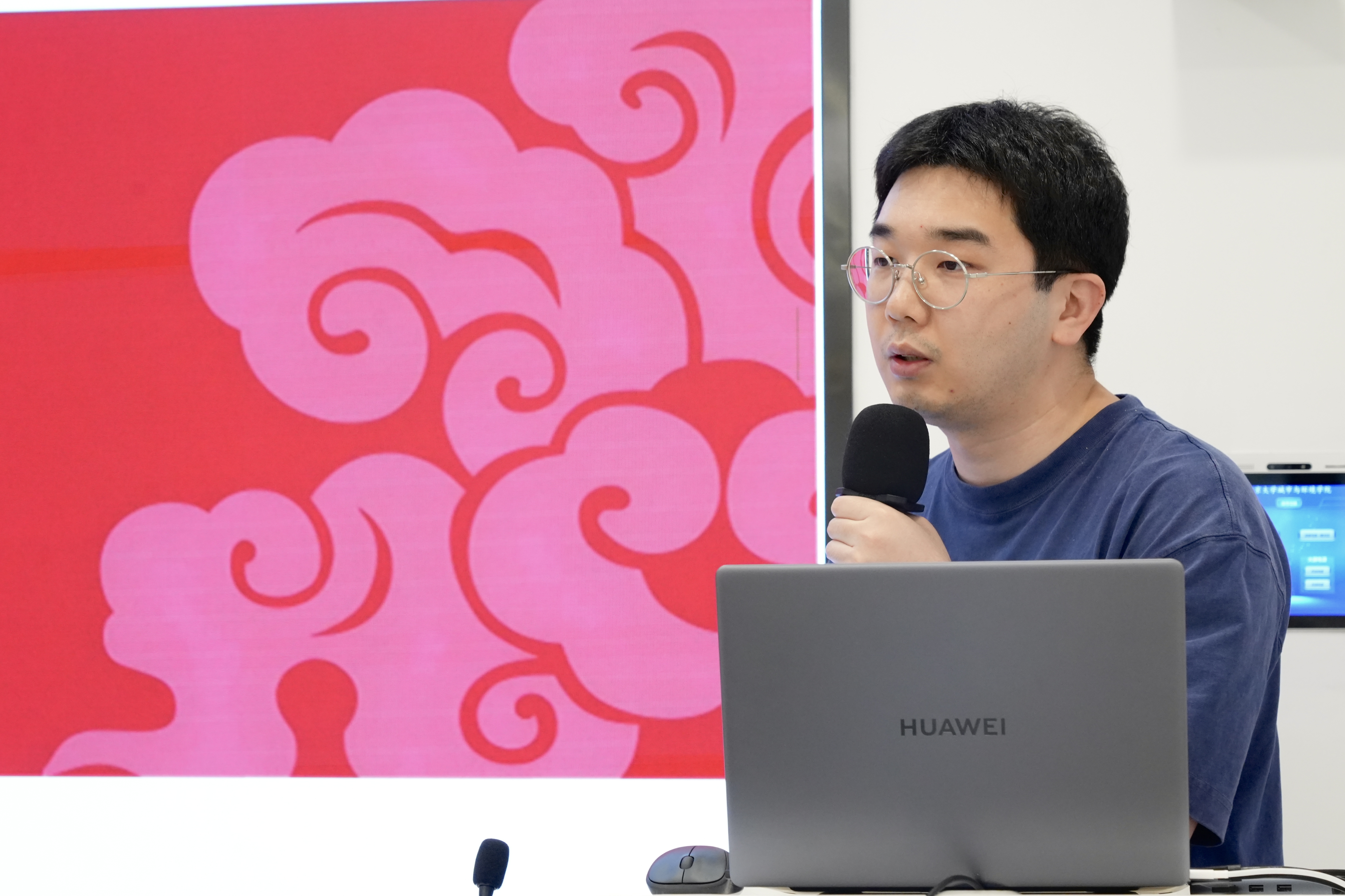 图5 张浩然介绍城市规划与设计学院学科与人才培养情况.jpg 图5 张浩然介绍城市规划与设计学院学科与人才培养情况.jpg